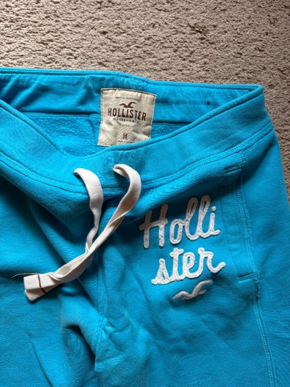 Hollister Aqua Blue Sweatpants w/ White Logo | Joggers Size M